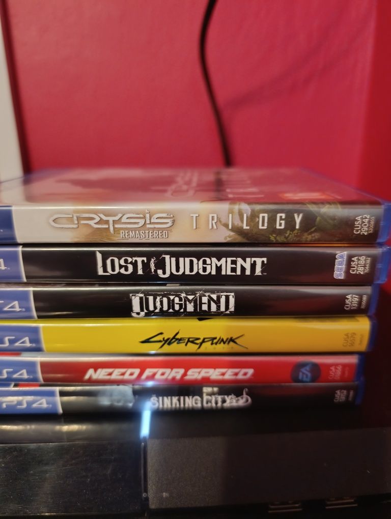 Ps4 500 GB, pad, okablowanie i 6 gier