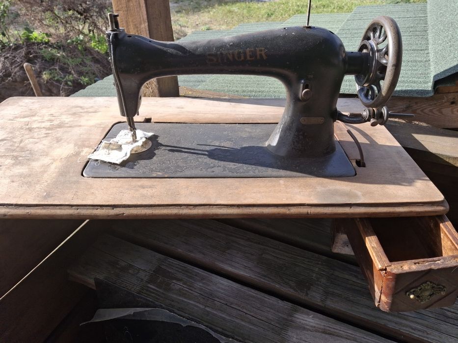 Продам швейну машинку Зінгер