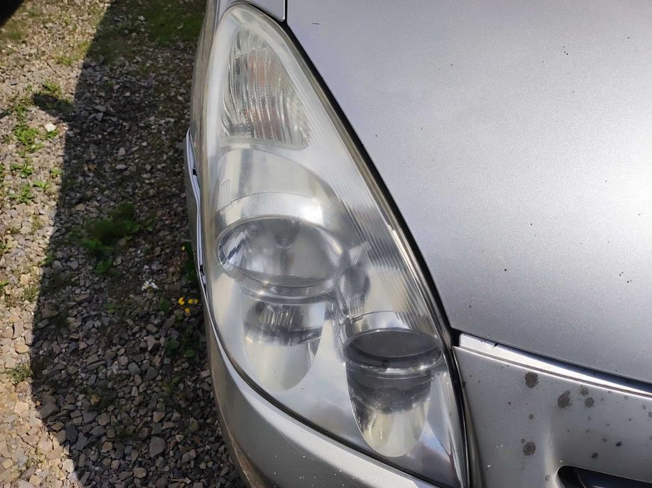 Lampa przednia Toyota Corolla Verso 04-09 Europejska