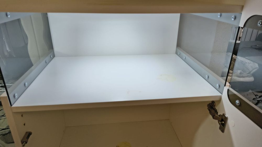 Szafka z podświetleniem sz60xgł43xw142