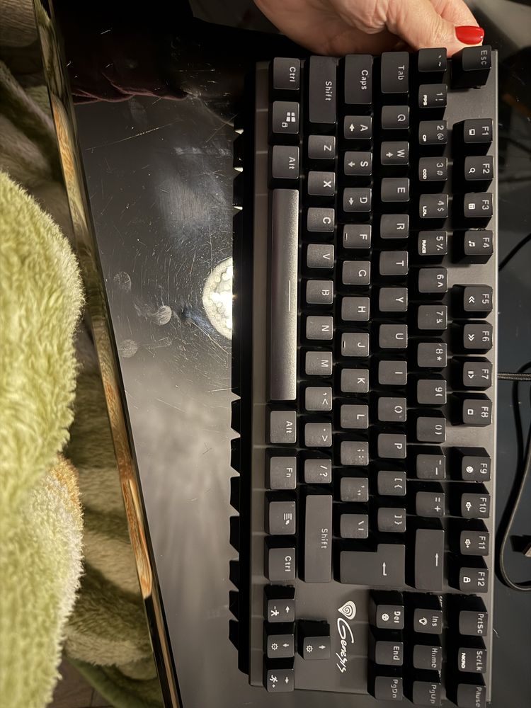 Mechaniczna klawiarura Genesis model Thor 300 TKL RGB