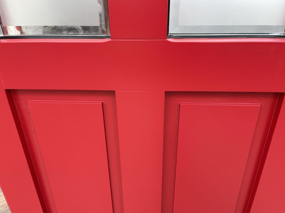 Drzwi zewnętrzne drewniane Angielskie czerwone szyba piaskowana