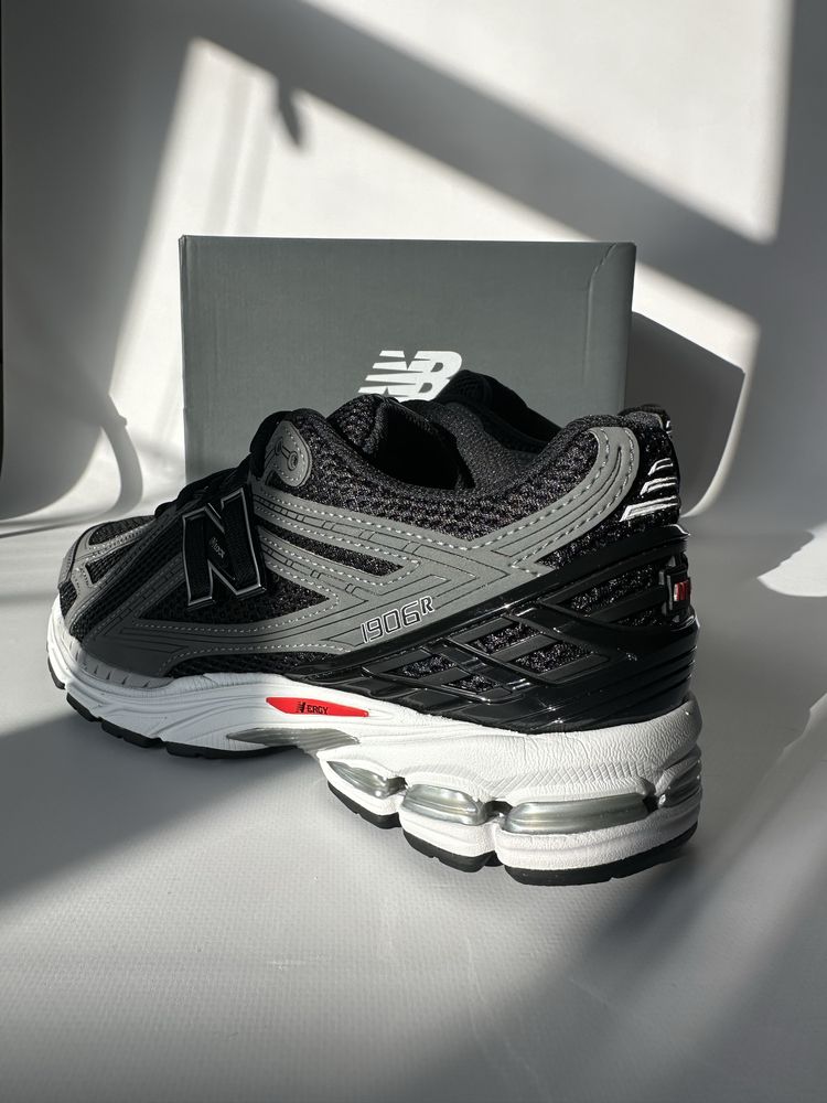 Чоловічі кросівки New Balance 1906r оригінал
