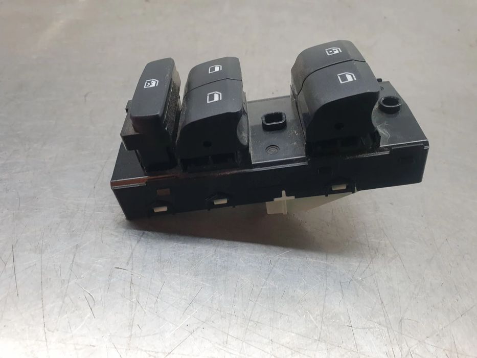 Comando / botão / interruptor vidros frente esquerdo HYUNDAI i20 (BC3,