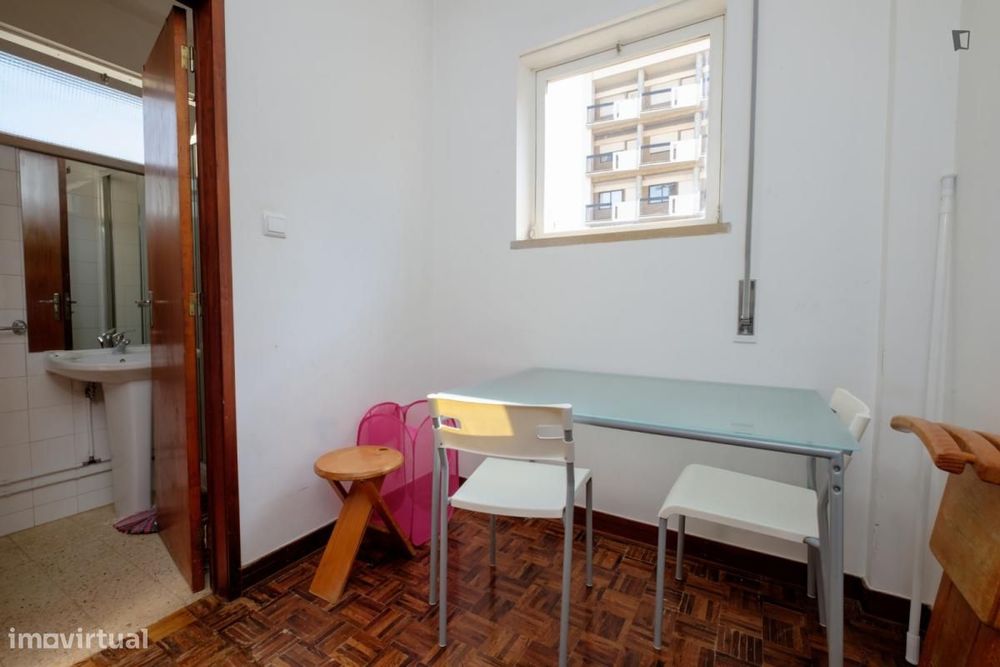 Quarto - localizado em Bairro do Sol Coimbra