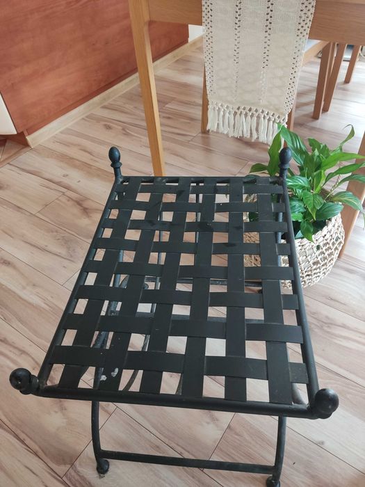 Eleganckie krzesło metalowe