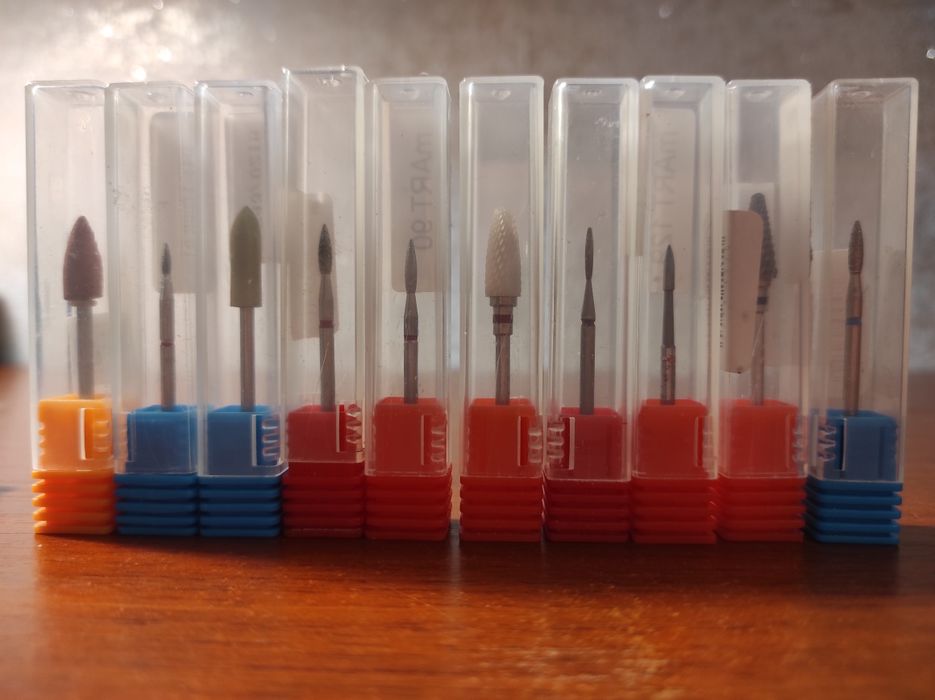 Розпродаж матеріалів для манікюру