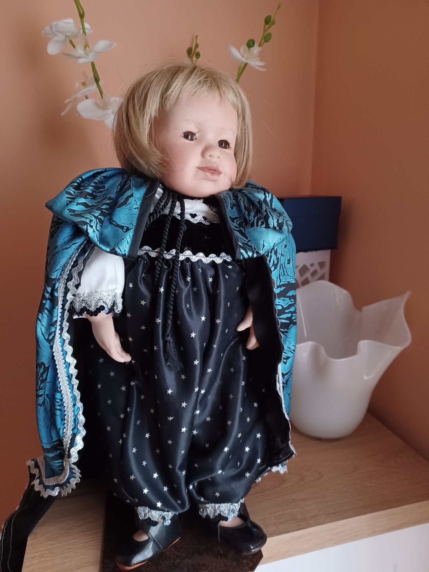 Lalka kolekcjonerska 46 cm.