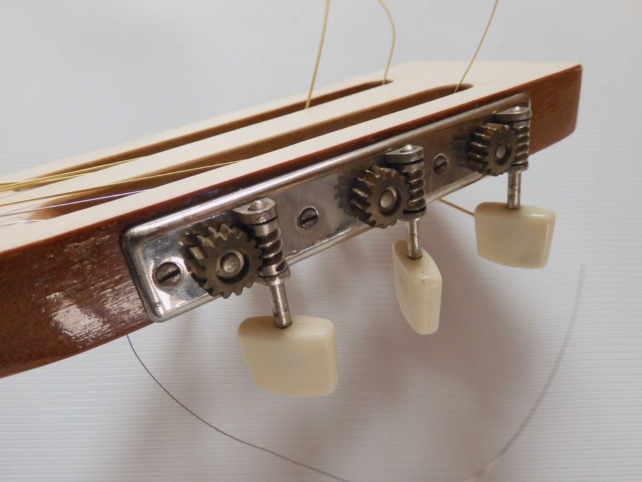 Gitara akustyczna polska
