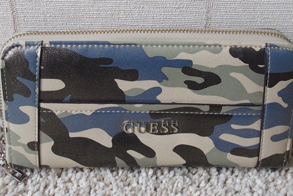 Guess- portfel  w panterkę,"militarny" z USA