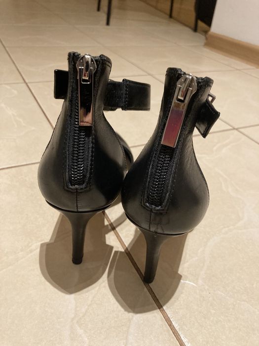 Czółenka na obcasie , czarne 38