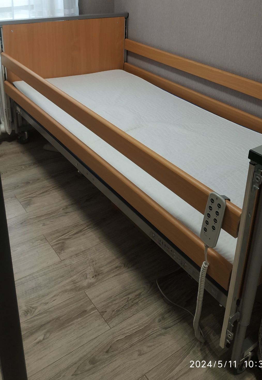Łóżko rehabilitacyjne elektryczne, jak nowe, na gwarancji.