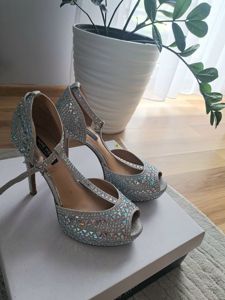 Szpilki Nine West r. 38 na platformie cyrkonie srebrne