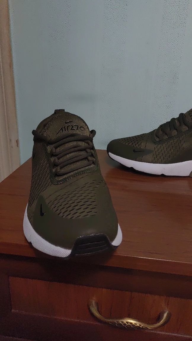 Кроссовки Nike (новые)