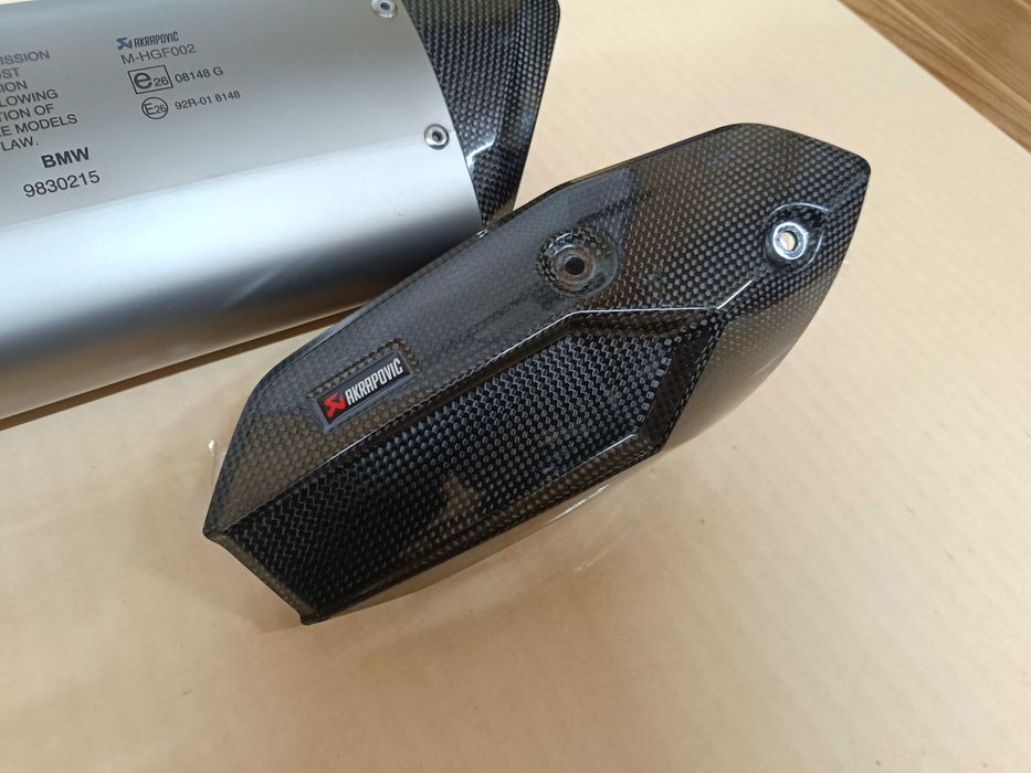 Ponteira Akrapovic BMW S1000XR K69 - NOVA com proteção