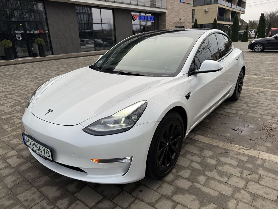 Tesla Model 3 рестайлінг 2021