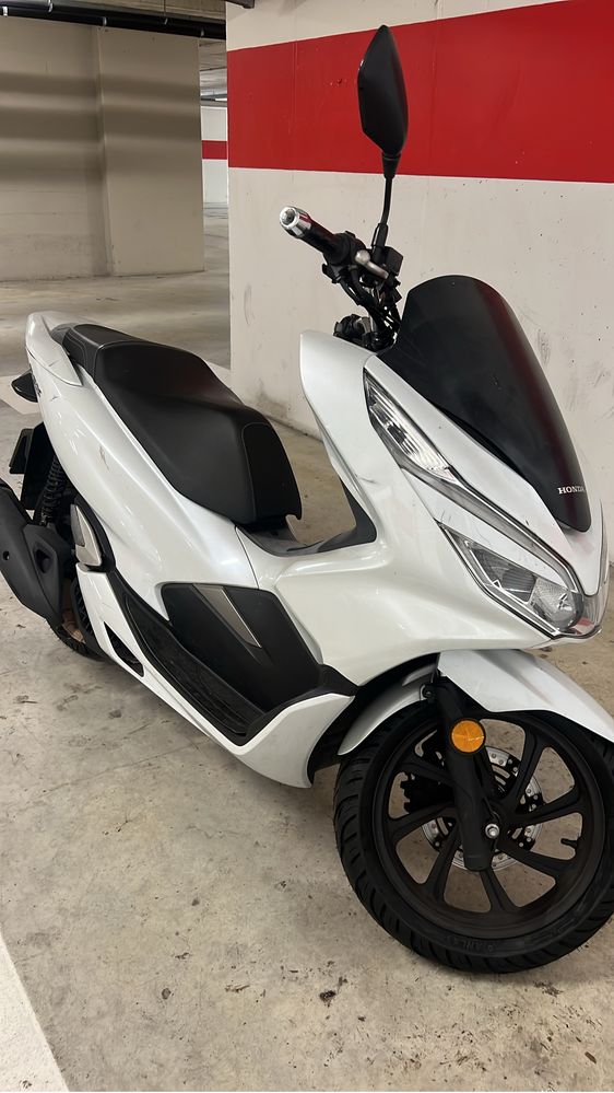 Aluguel de Moto PCX a partir de 200€ mensais e 55€ Semanais.