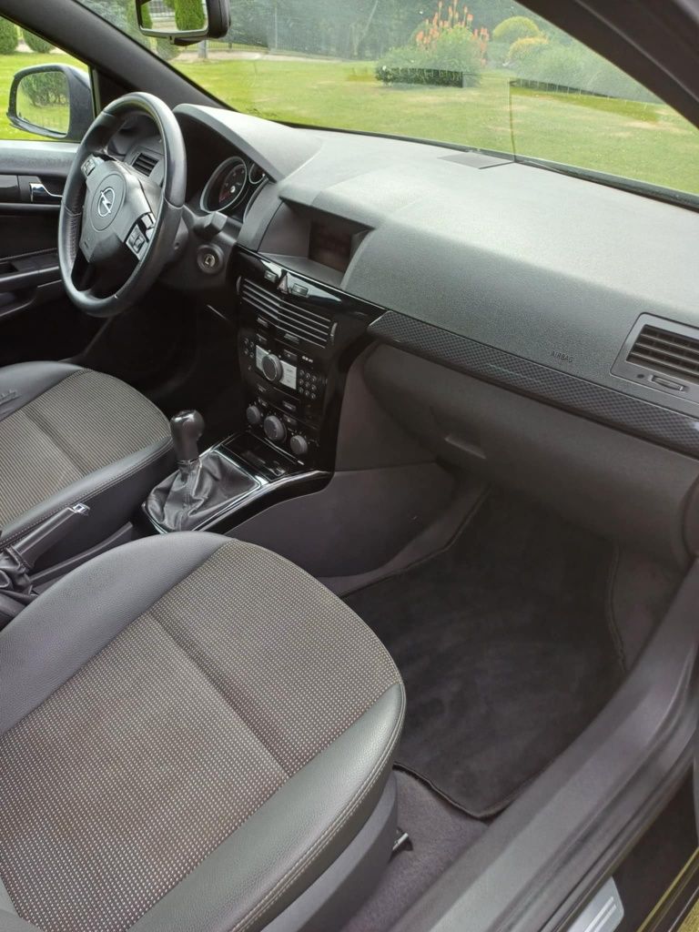 Opel Astra H GTC 1.7 CDTI (81kw) LIFT 2011r.