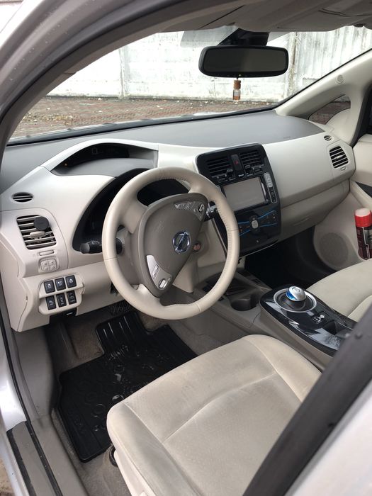 Продам Nissan Leaf 2013