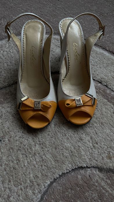 Босоніжки жіночі шкіряні