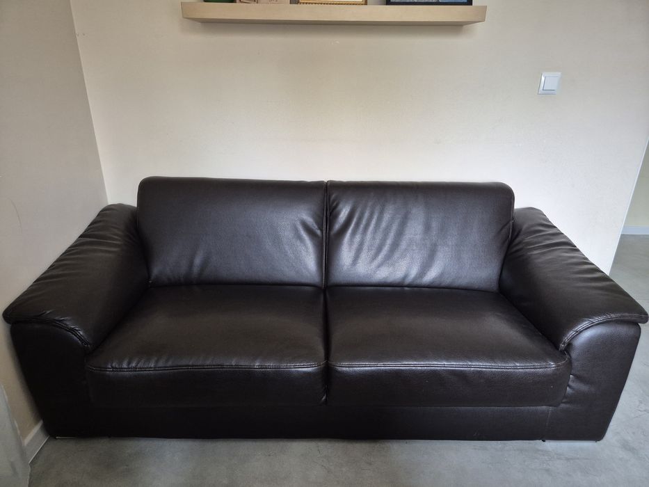 Skórzana brązowa sofa