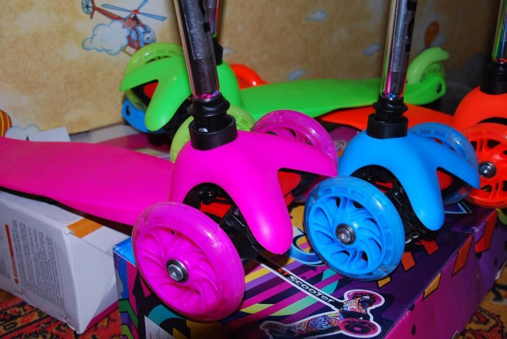 Самокат качественный Best Scooter Светящиеся КОЛЁСА PU любой цвет