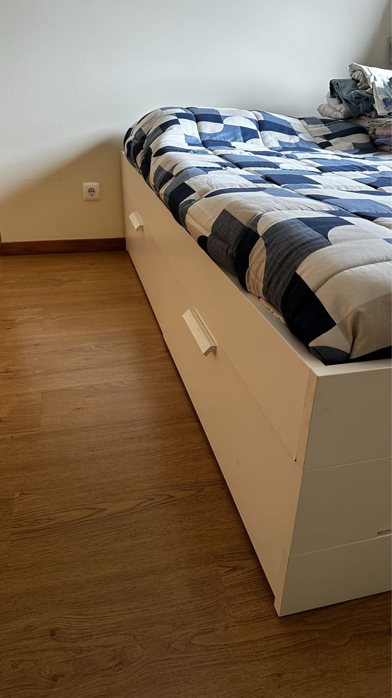 Cama Ikea 4 gavetões + colchão