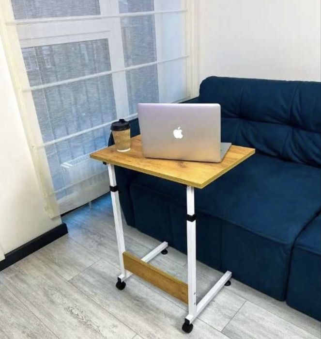Стіл ( мобільний) на колесах для ноутбука