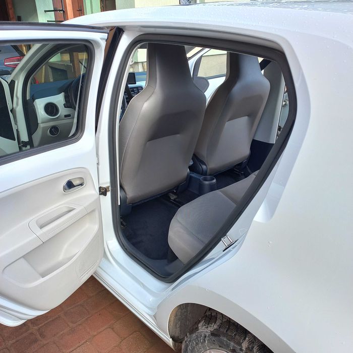 Автомобіль Woltsvagen e-up 2013р білий колі,в гарному стані