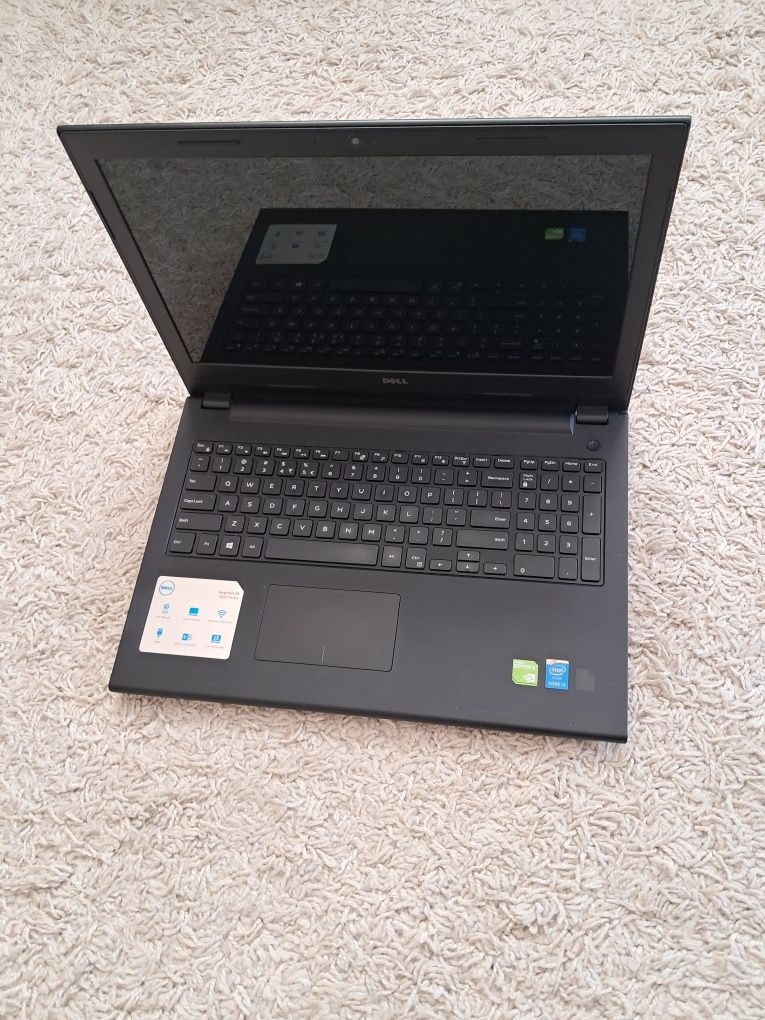 Laptop Dell Inspirion 15 + płyta Windows 10