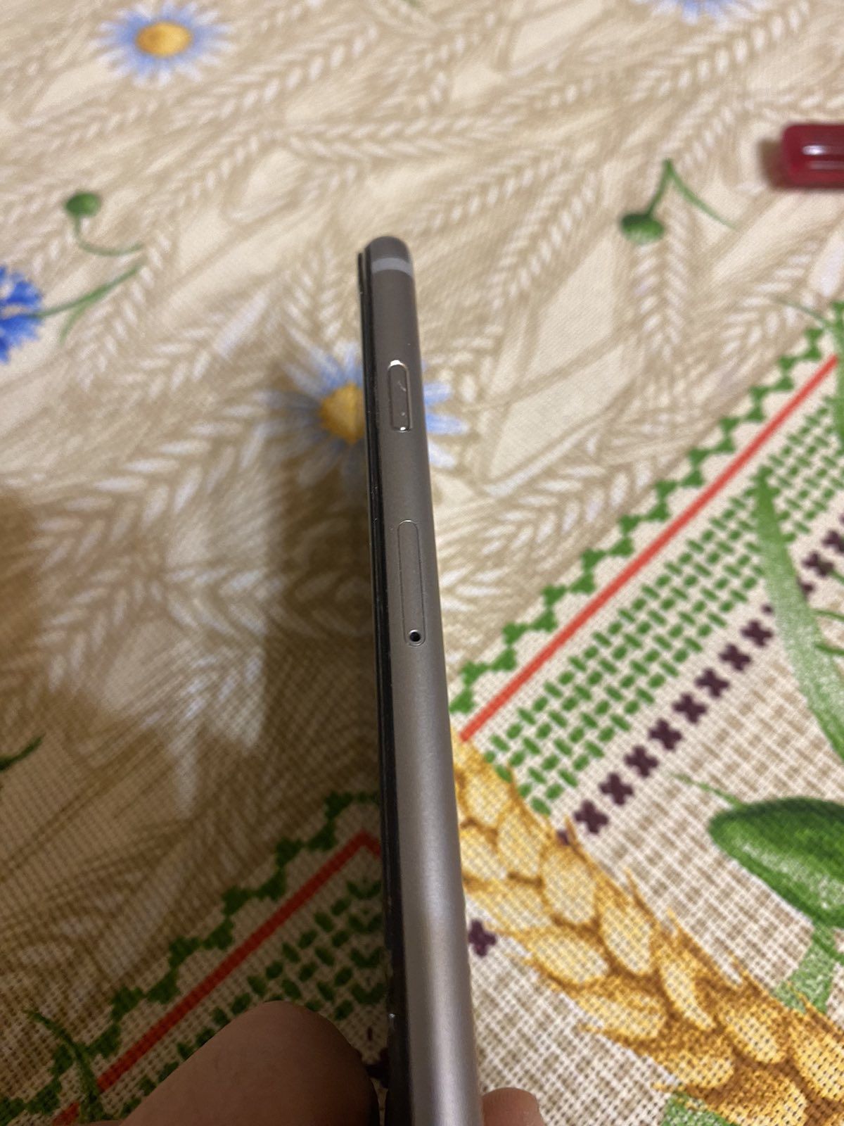 Продаю айфон 6s.