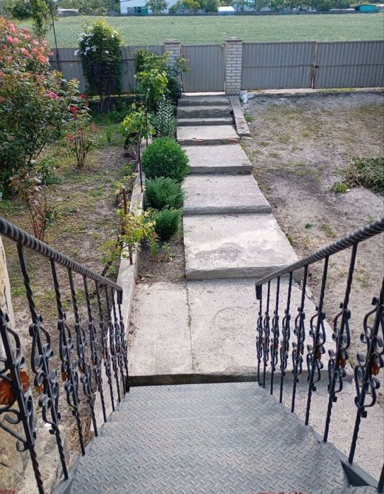 Будинок великий двоповерховий зі зручностями Вапнярка