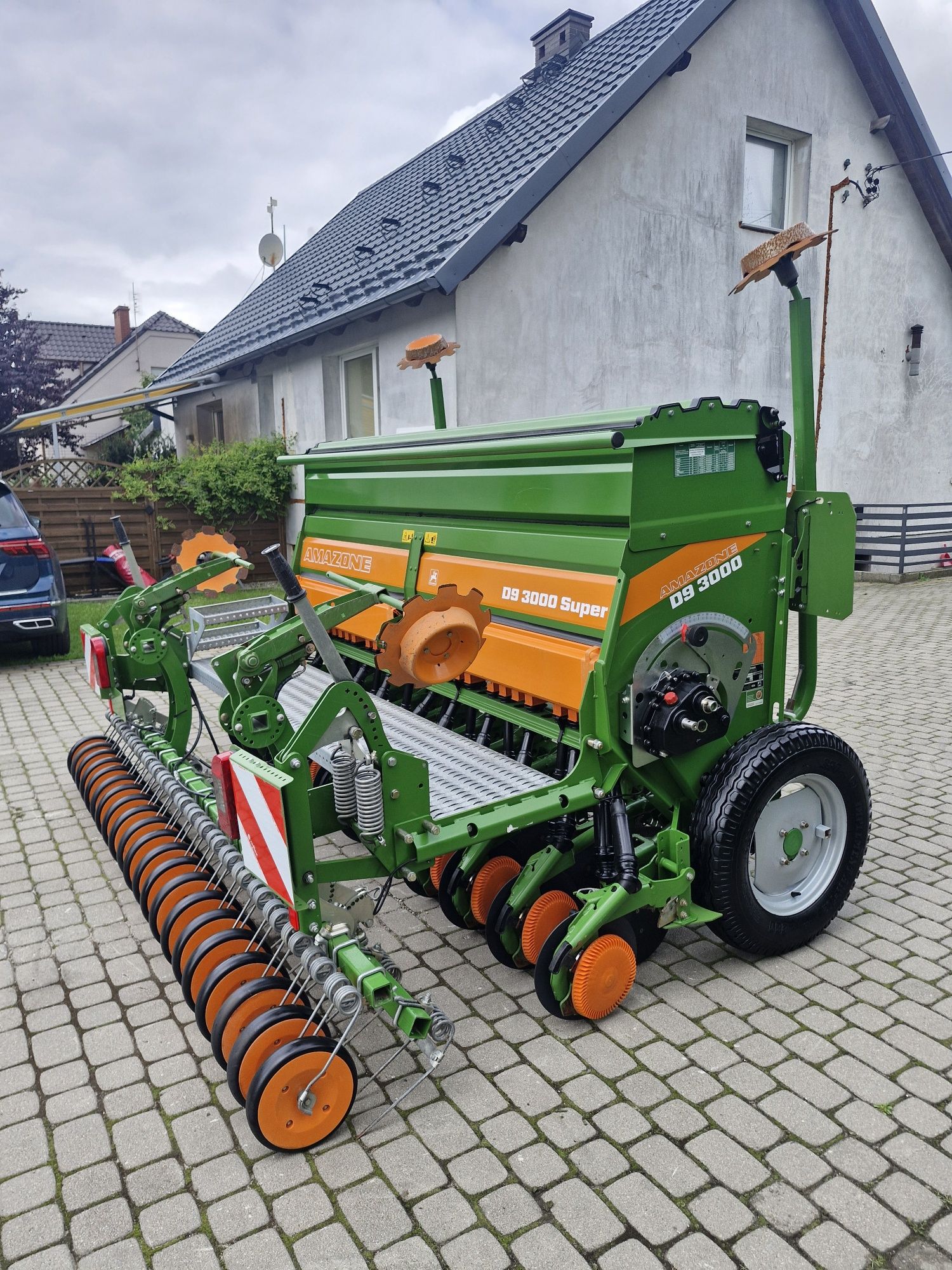 Siewnik zbożowy Amazone D9 super talerzowy- rolki kopiujace