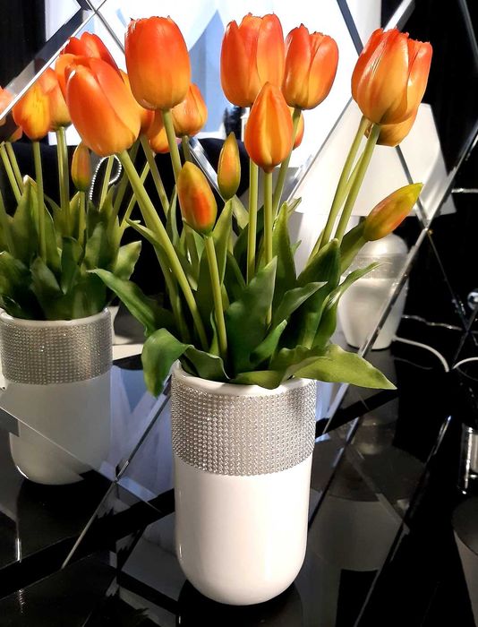 Biały wazon ceramiczny z kryształkami flakon na kwiaty glamour