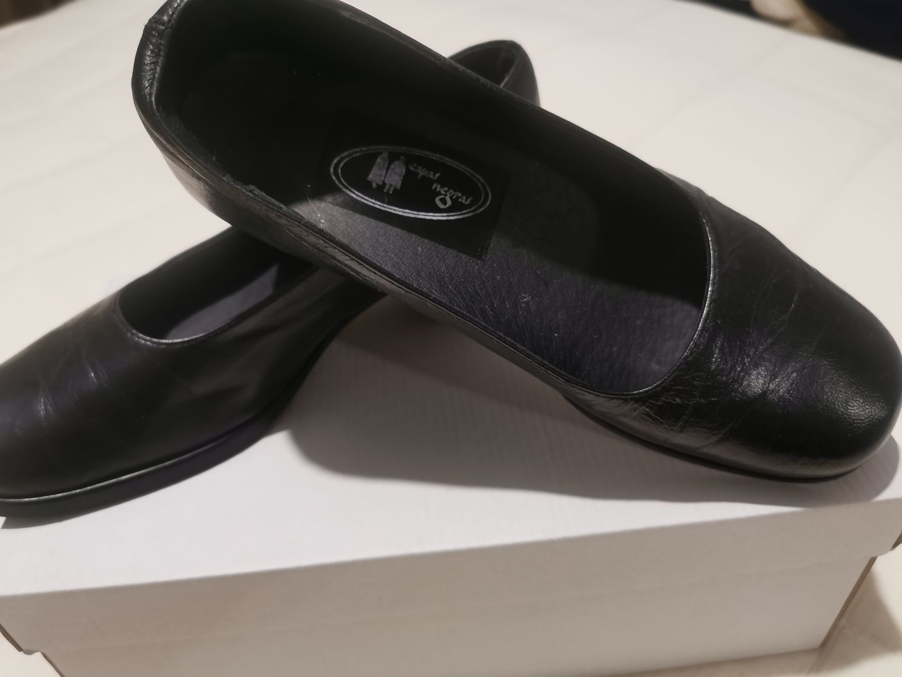Sapatos para. Traje academico n. 36  em pele