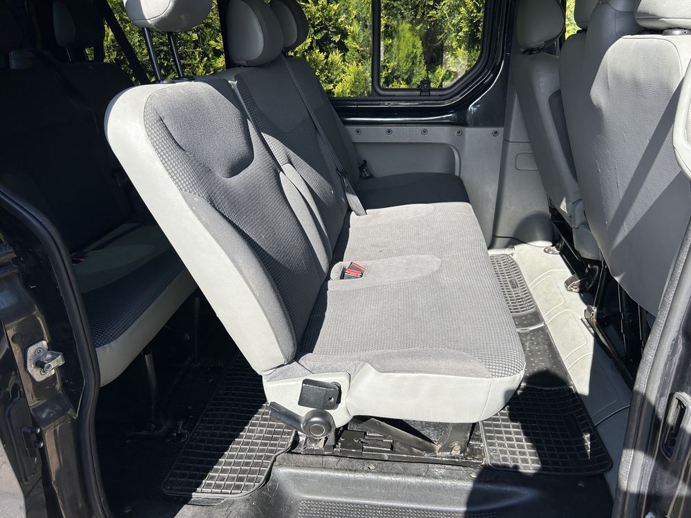 Vivaro 9 osob ladny stan