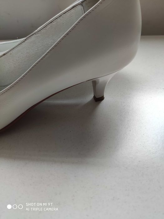 Buty ślubne białe ze skóry na niskim obcasie r. 38