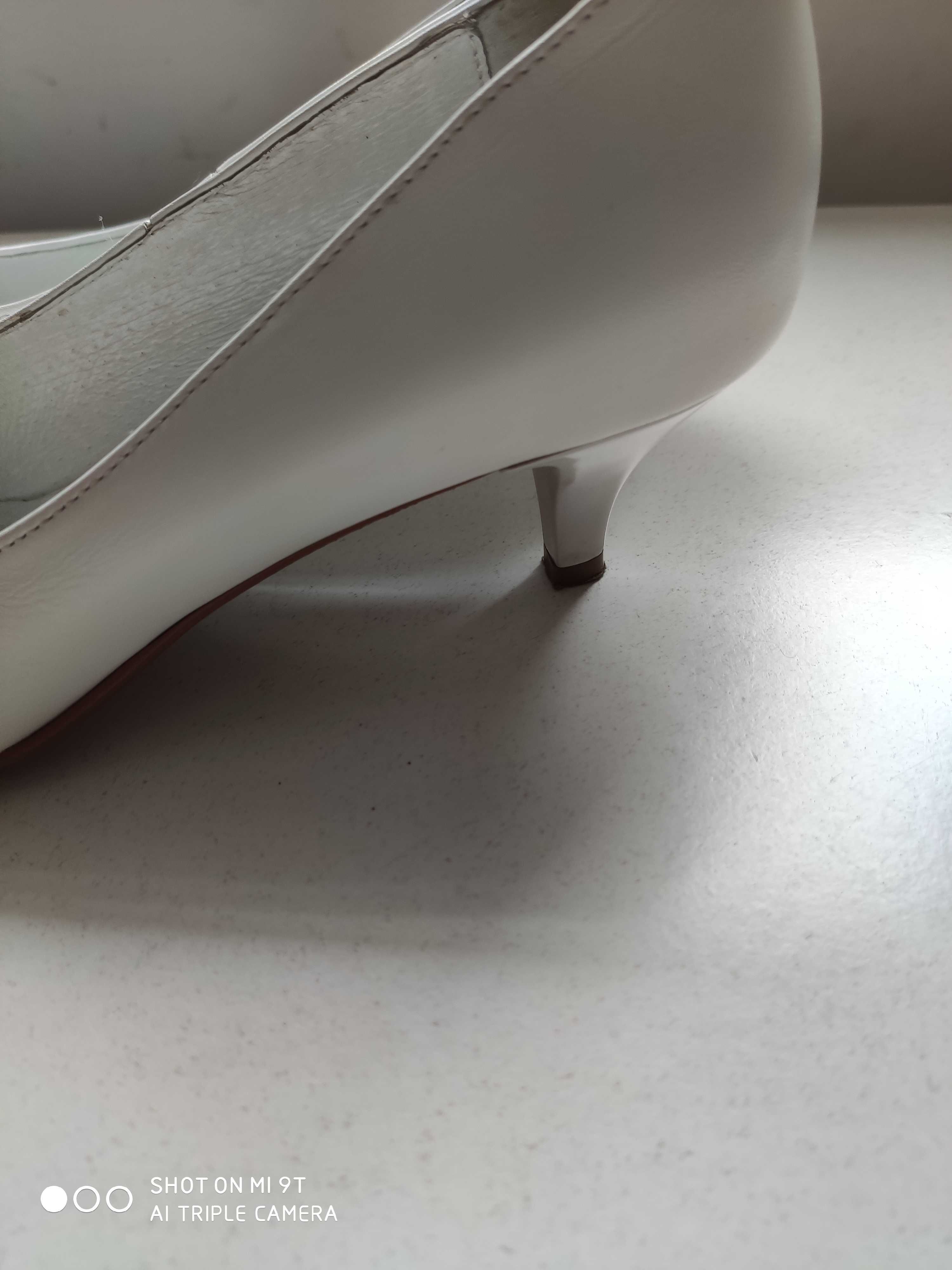 Buty ślubne białe ze skóry na niskim obcasie r. 38