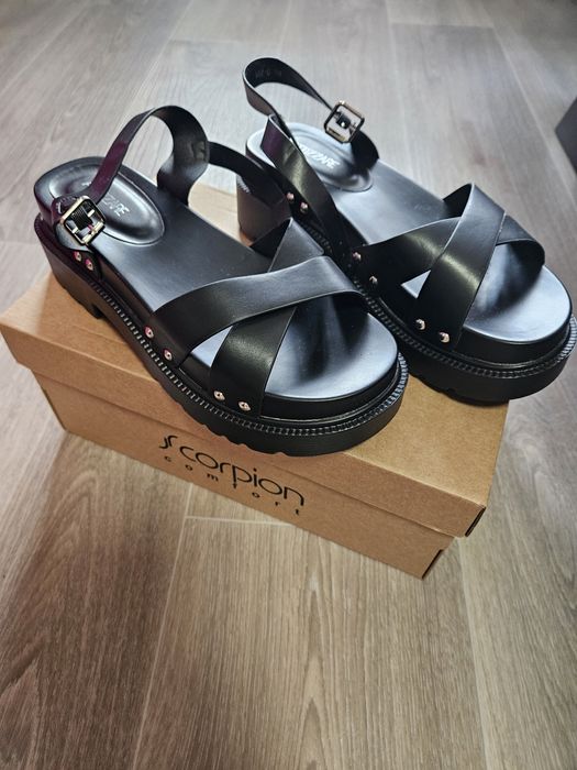 Продам новые босоножки attizzare 37р