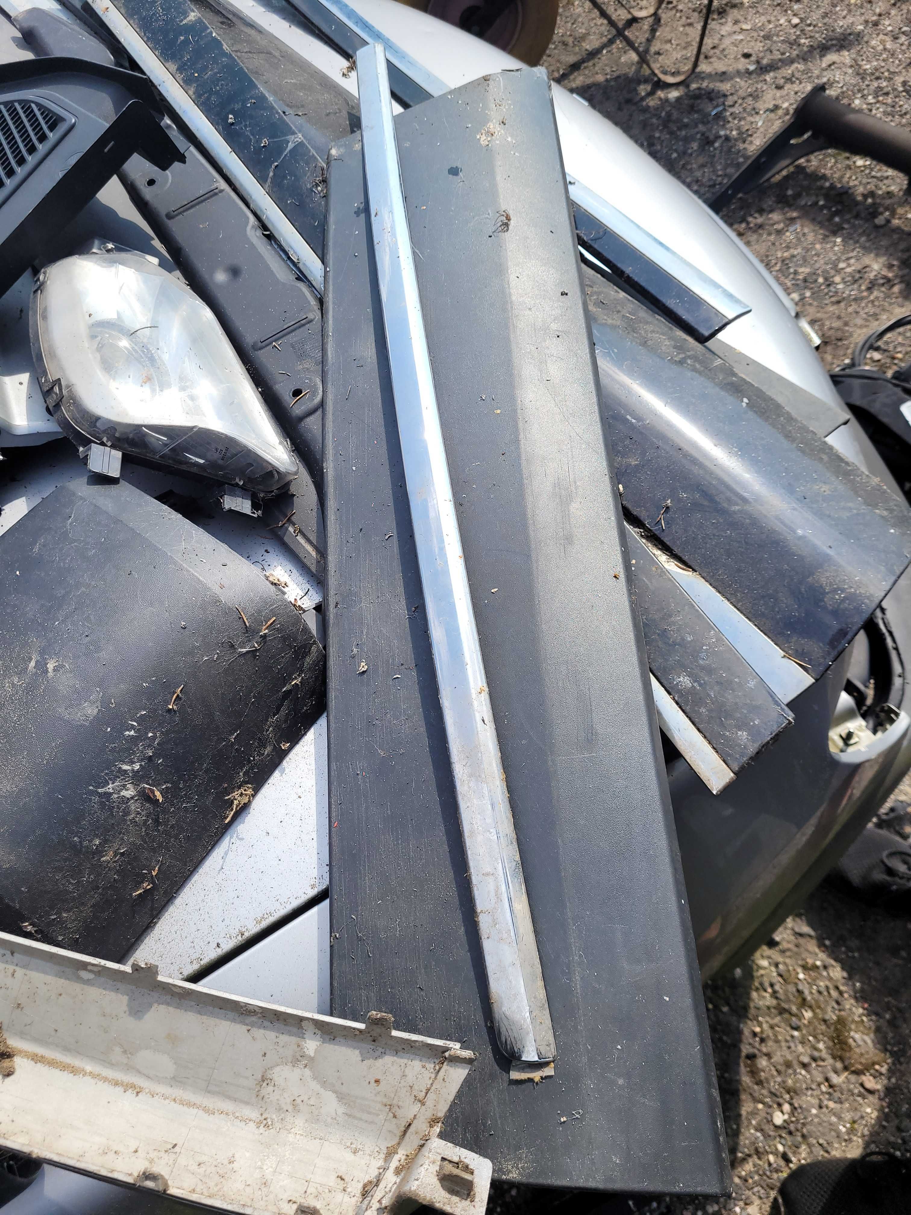 Listwa drzwi prawych przednich VW t6