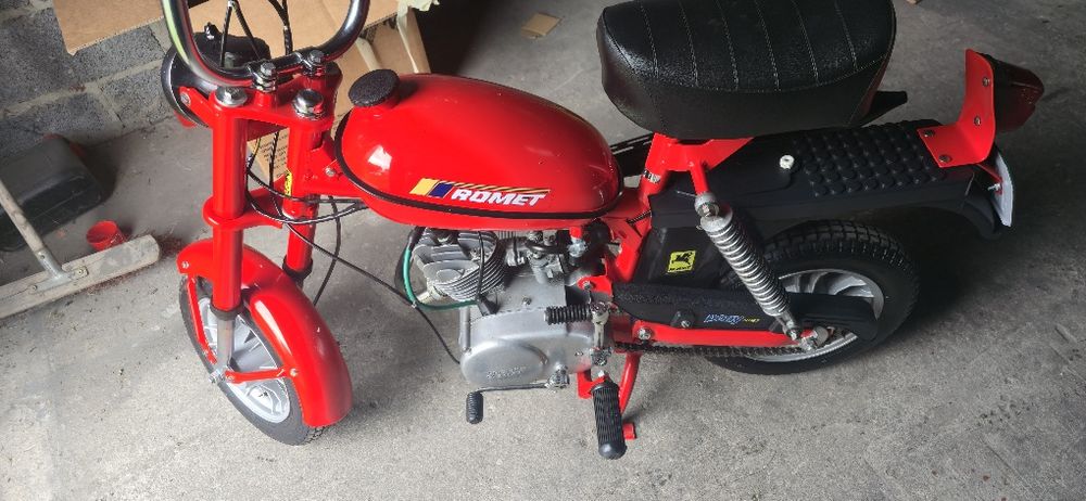 Sprzedam czesci motorynka m3 cala na czesci silnik 025