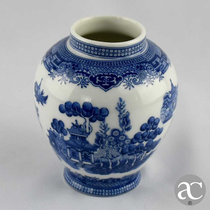 Jarra em Porcelana do Japão, decorado com pagodes