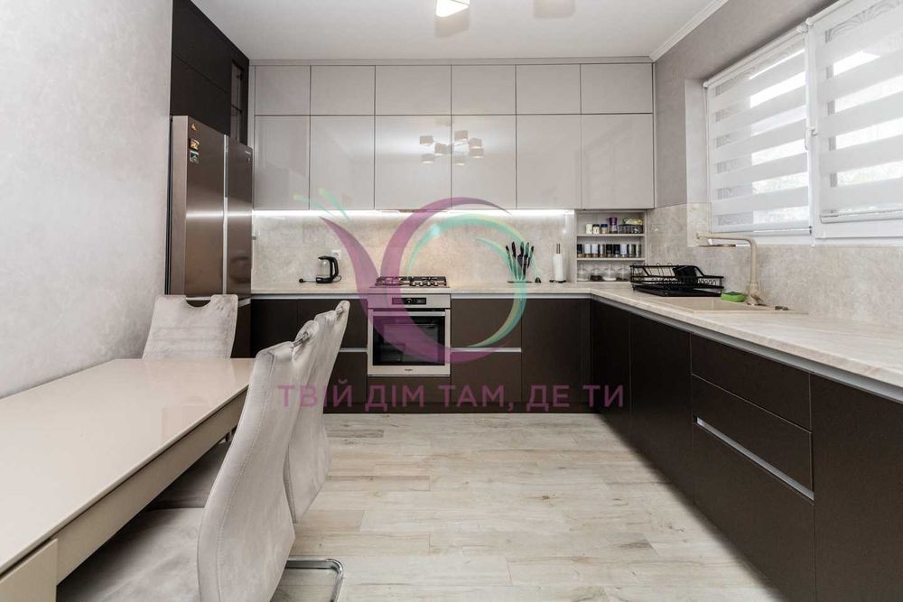 Новий ТОП Особняк з ремонтом Готовий до заїзду, в місті район Велмарт