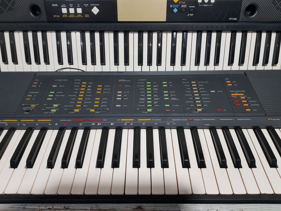 Синтезатор YAMAHA YPT-220/PSR 70 на 61 динамічну клавішу, б/у