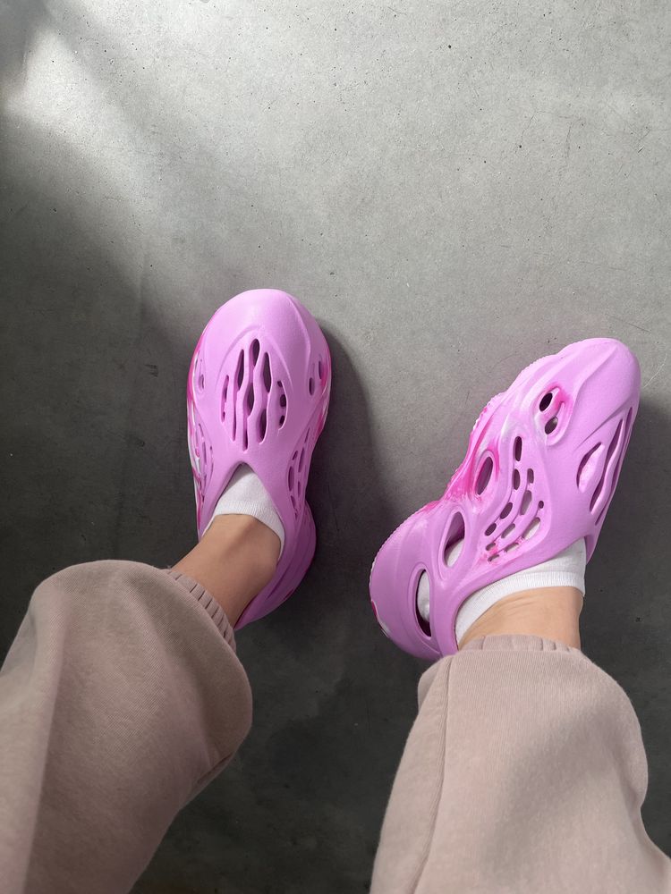Жіночі розові шльопанці-сланці Yeezy Foam Runner Pink кроссовки