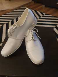 Białe buty komunijne dla chlopca 37