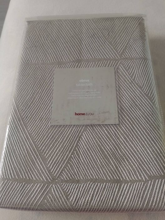 Sprzedam obrus żakardowy marki Home &You