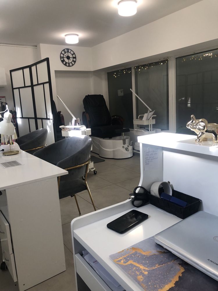 Sprzedam prosperujący salon stylizacji paznokci wraz z lokalem (27 m2)
