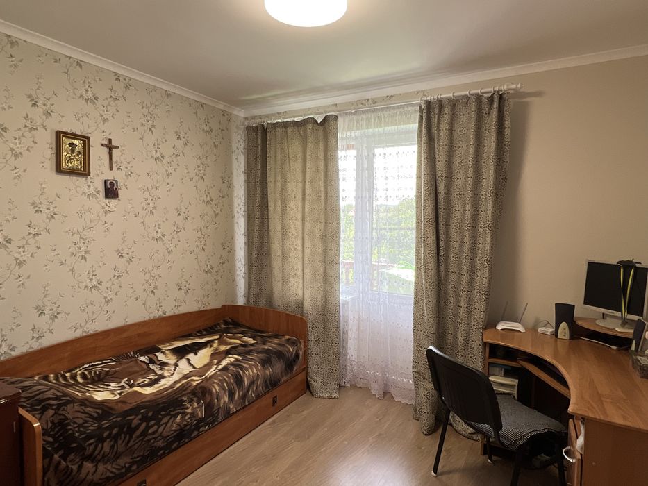 Продам чудовий новий будинок з ремонтом в затишному місці!