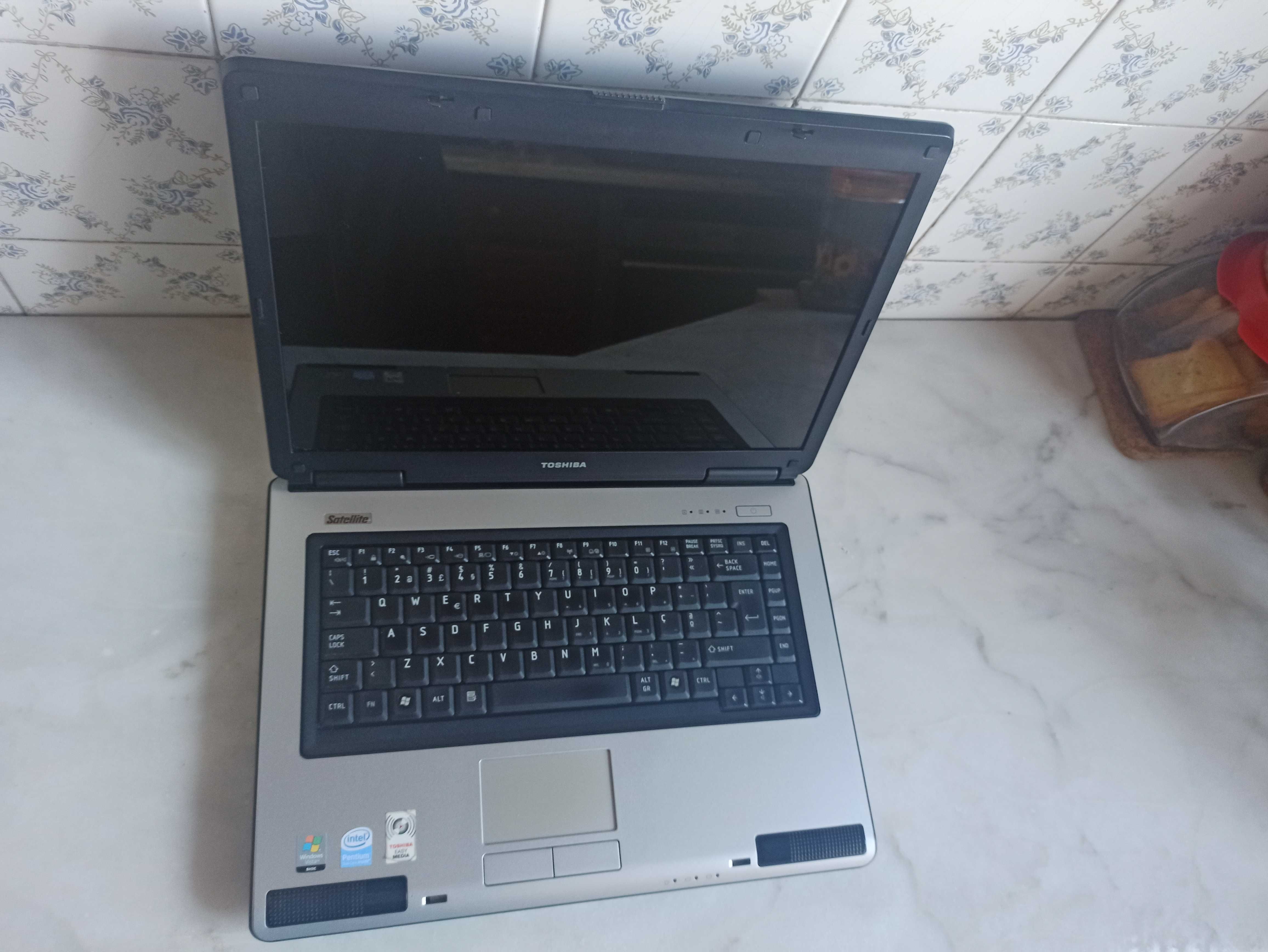 Portátil TOSHIBA Satellite L40 - 18 L